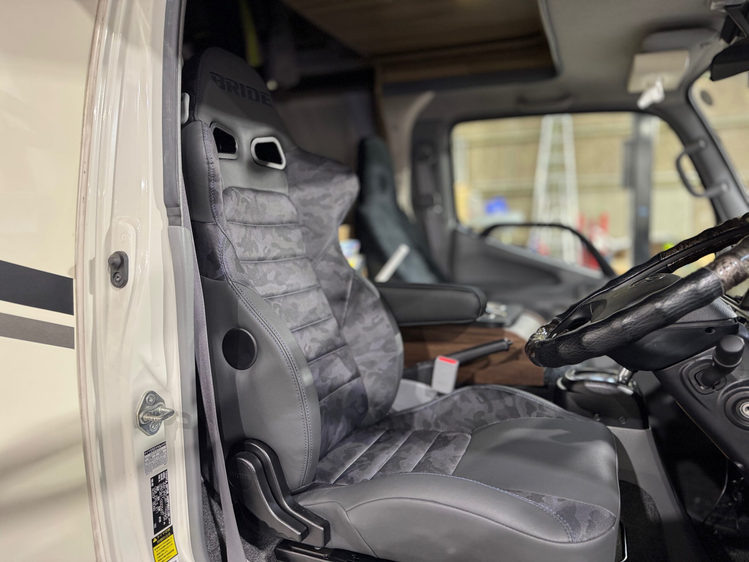 カムロード BRIDE EUROGHOST取付け