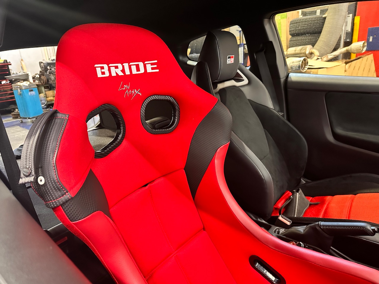 GRヤリスにbride取り付け