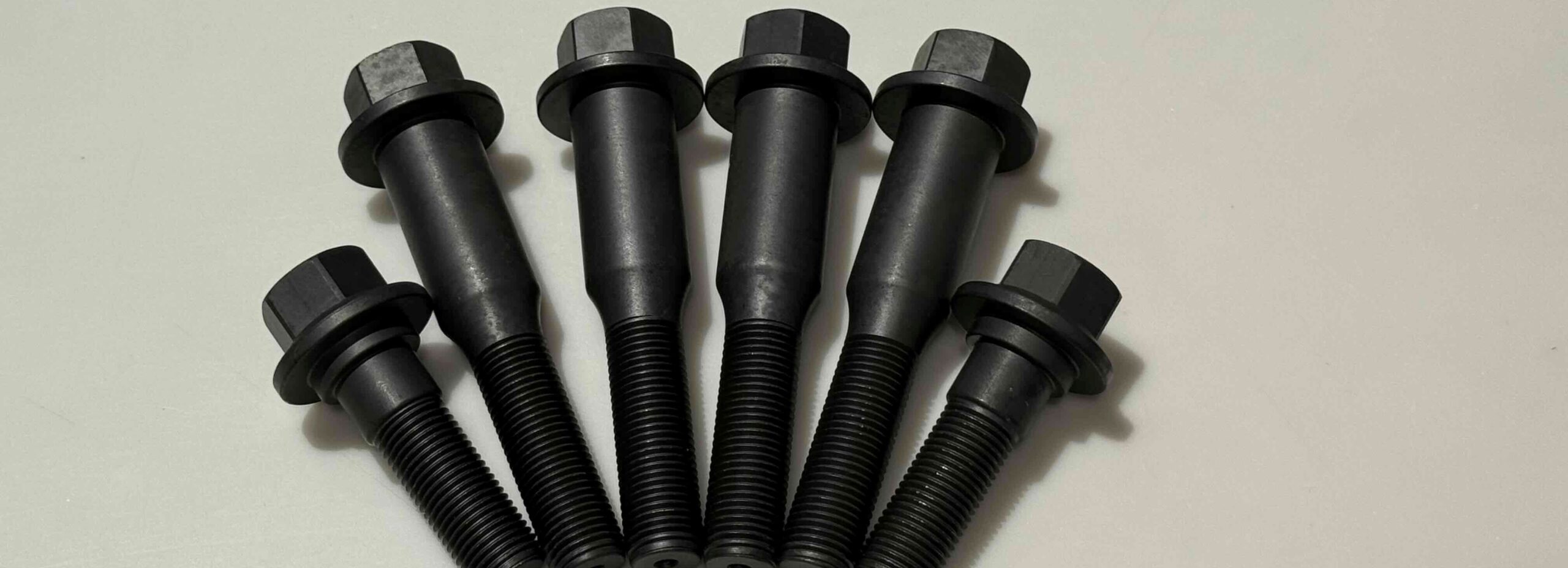 リヤメンバーボルト