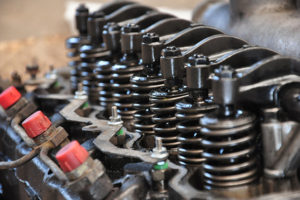 オイル交換でクルマの寿命長持ち 適正な交換時期とは A Pit Autobacs Shinonome オイル交換でクルマの寿命長持ち 適正な交換時期とは A Pit Autobacs Shinonome