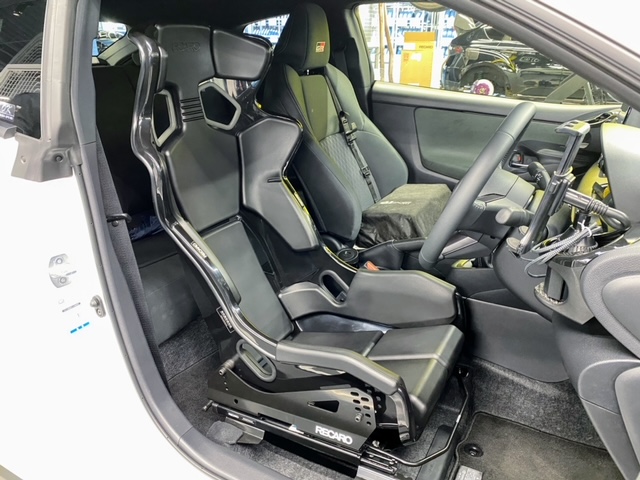 GRヤリスにRECARO | A PIT AUTOBACS