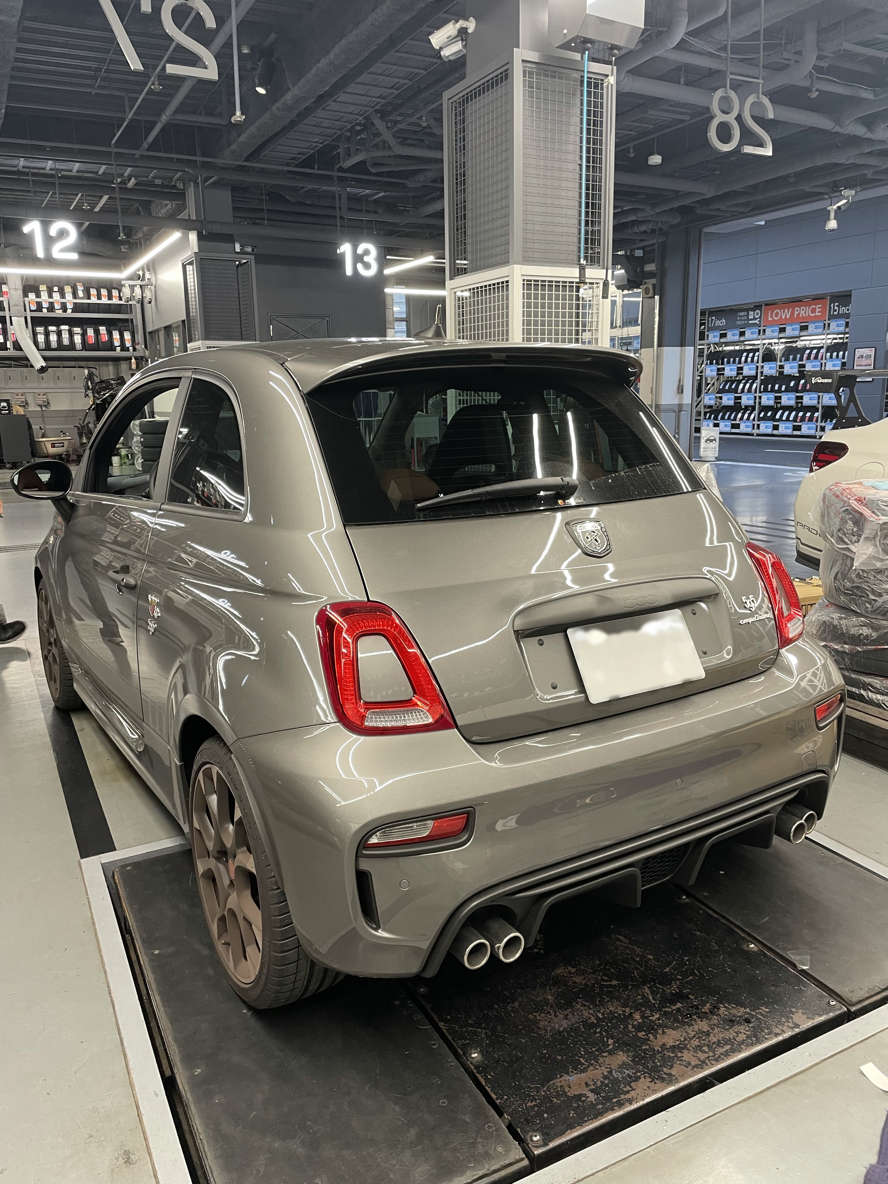 アバルト595にローポジションレール | A PIT AUTOBACS