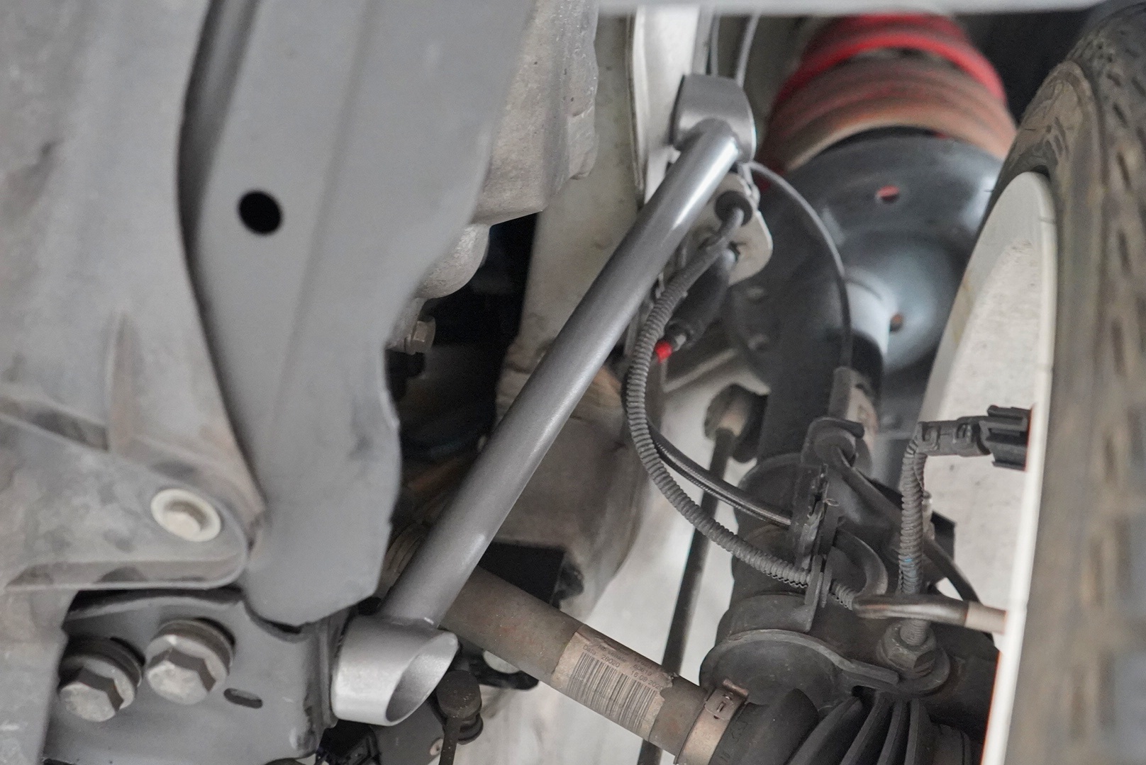 ABARTH595Cにラヴォーノフロントストラットブレース