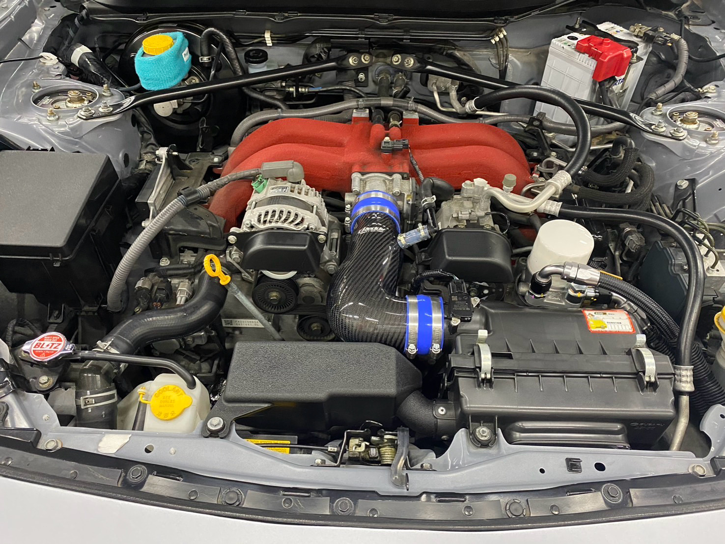 TOYOTAの86にインテーク取り付け