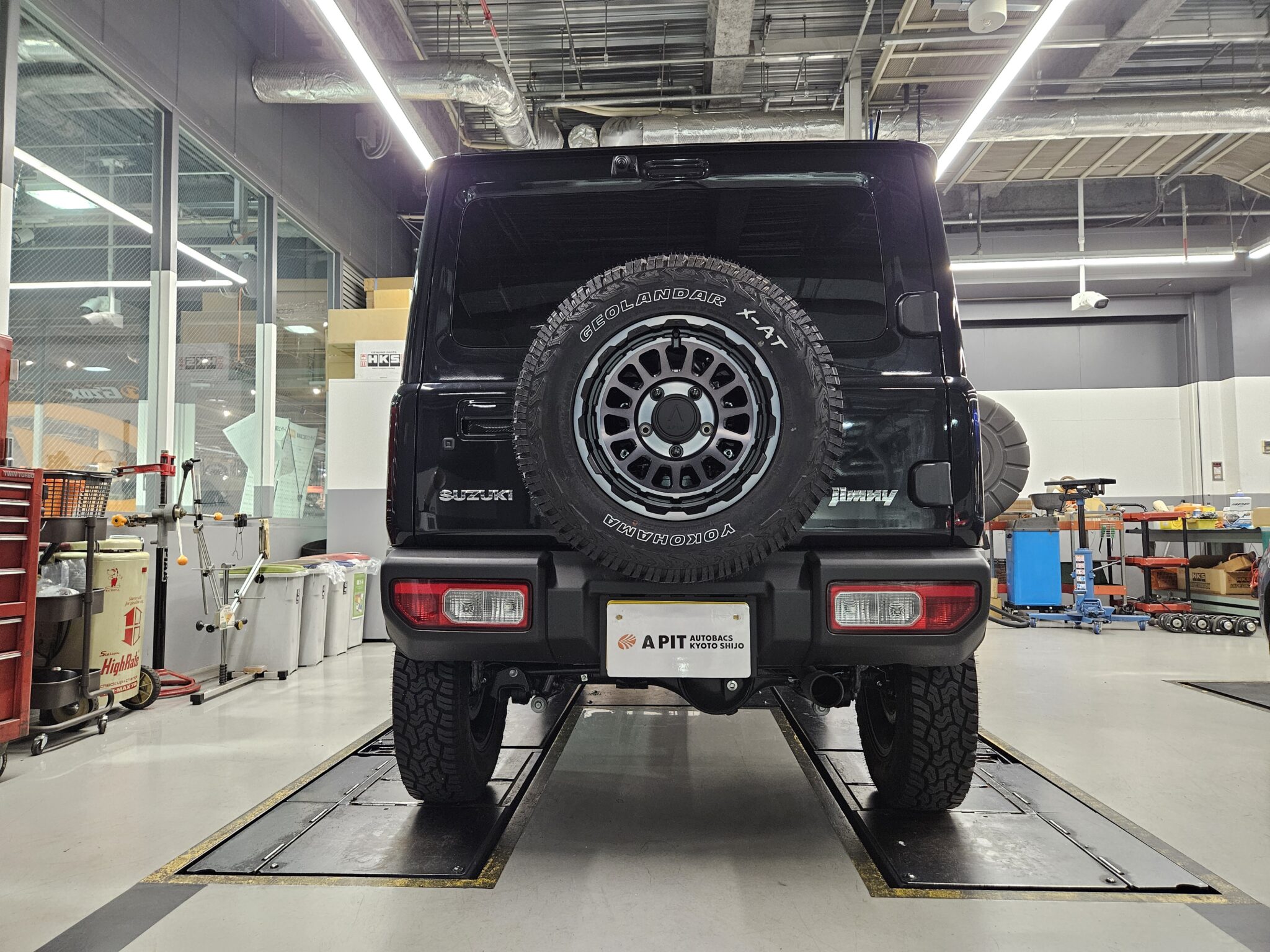JB64 JIMNY × Showa-GARAGE 前後バンパー＆テールレンズ＆スペアタイヤ移動キット | A PIT AUTOBACS
