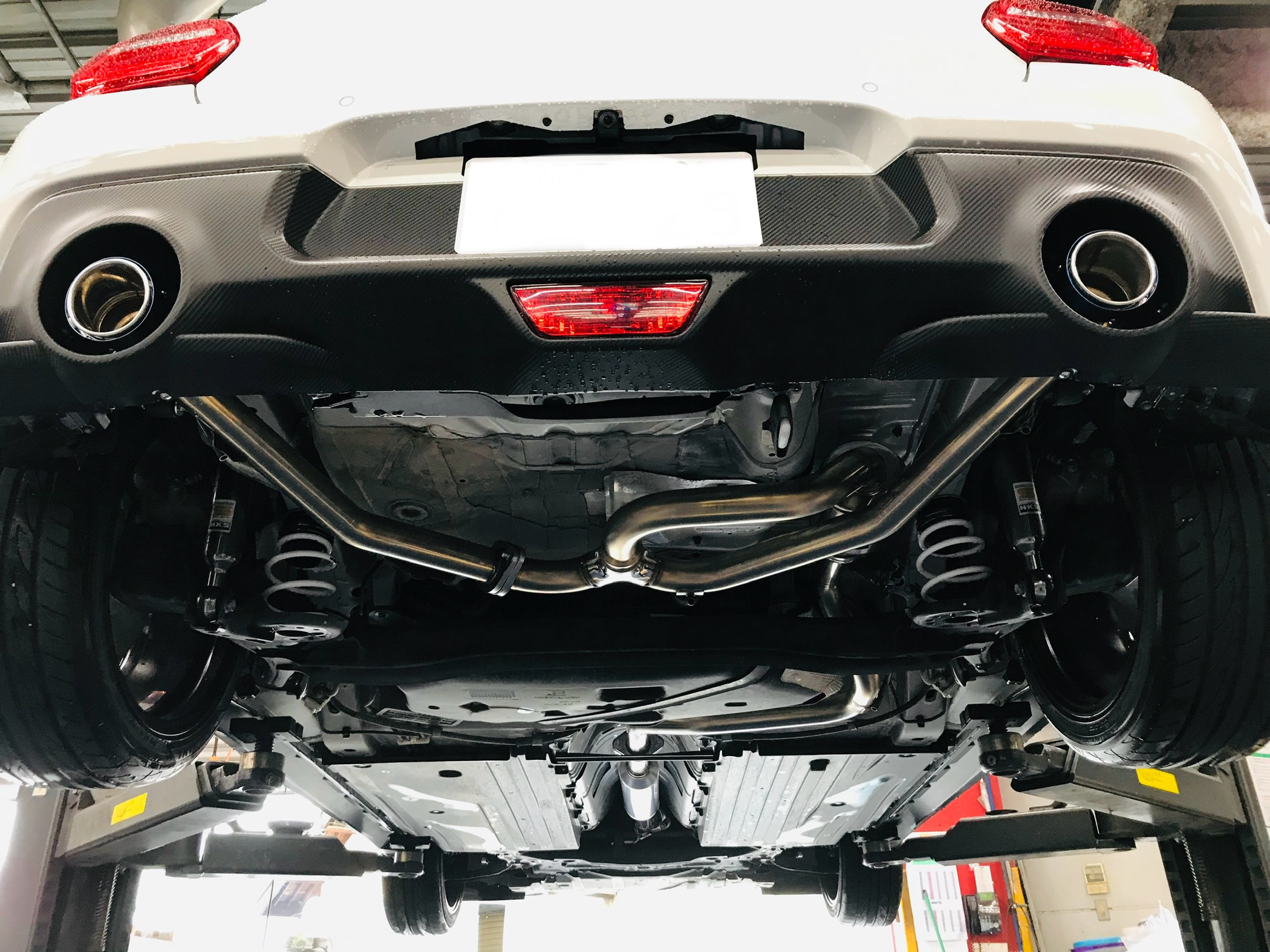 ZC33SスイスポにHKSマフラー取り付け