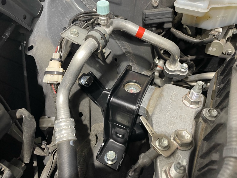 ZC33Sスイフトスポーツ エンジンマウント