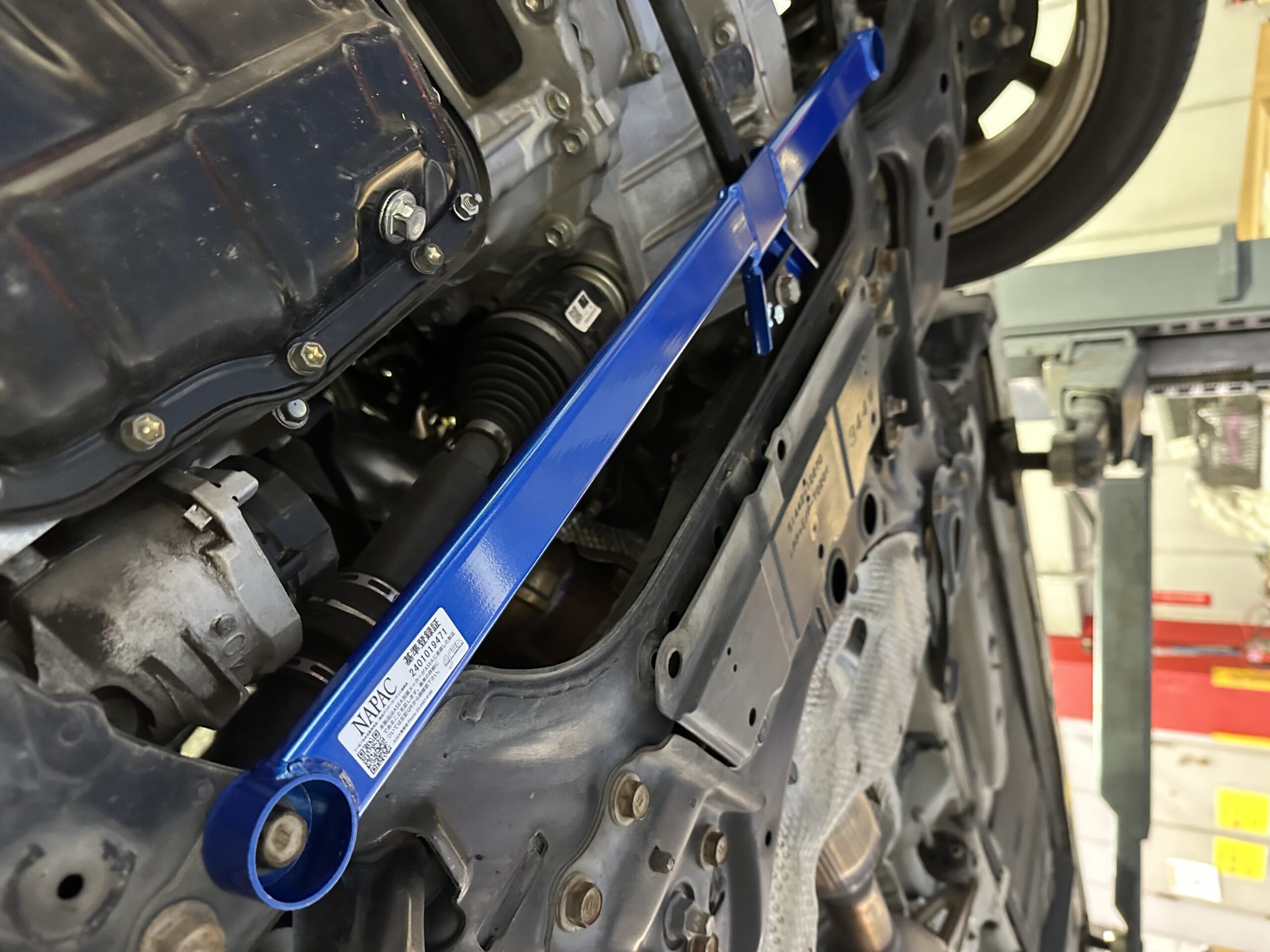 プリウスαのボディ補強