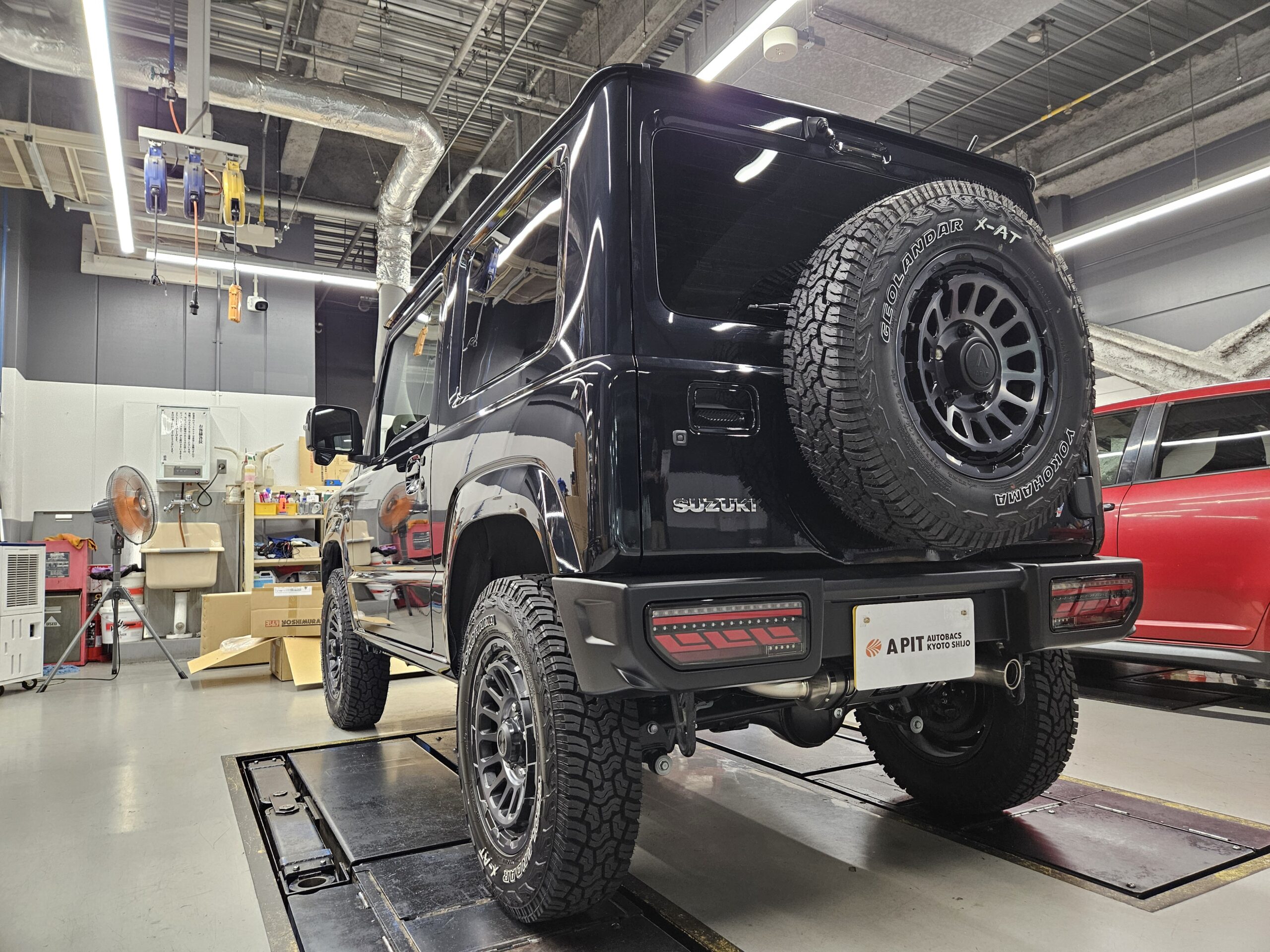 JB64 JIMNY × APIO x YOSHIMURA トツゲキR-77Jチタンサイクロン