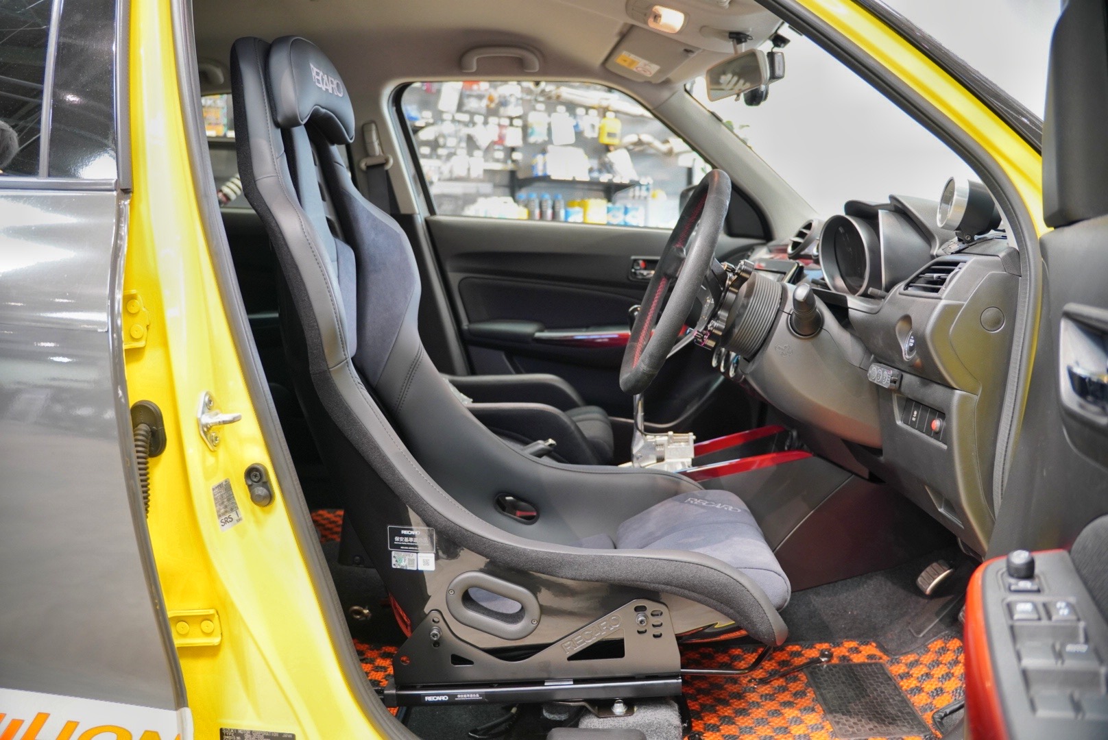 R.S様 リクエスト RECARO RSSラージシェルはスイフトスポーツに付くのか？を検証 | A PIT