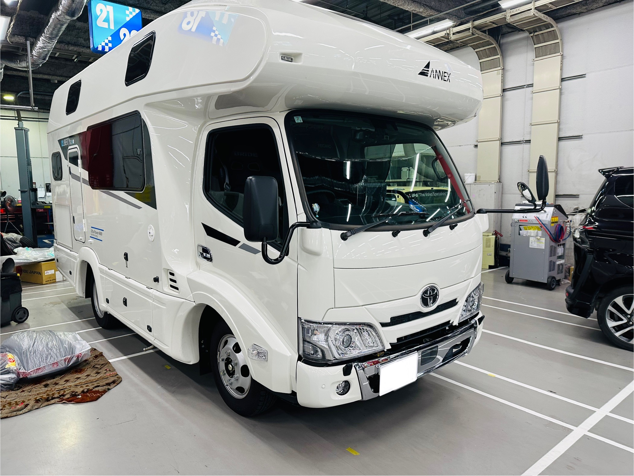 カムロードにRECARO取り付け