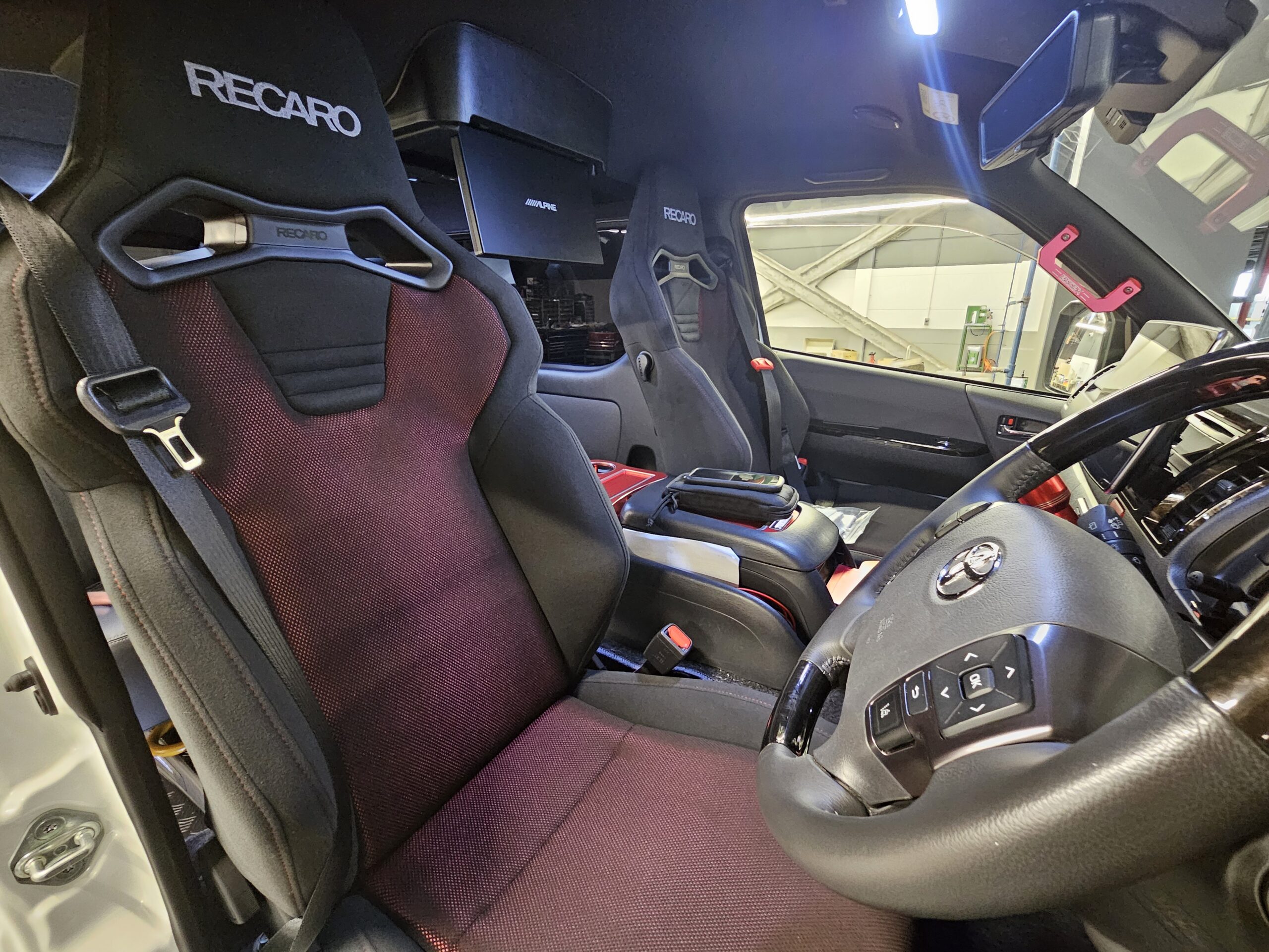 HIACE × RECARO SR-C BK100 RD/BK