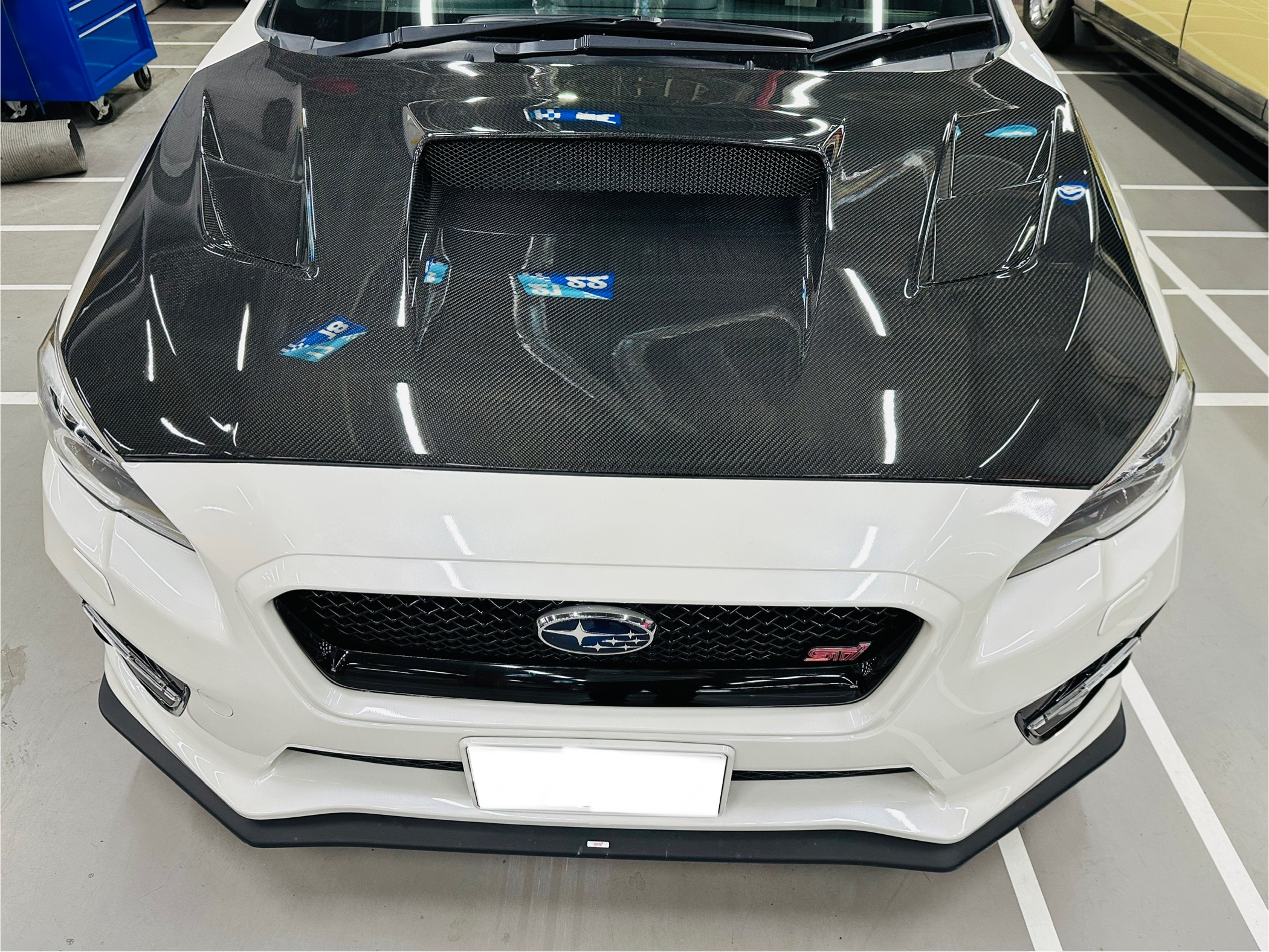 WRX VABにカーボンボンネット取り付け