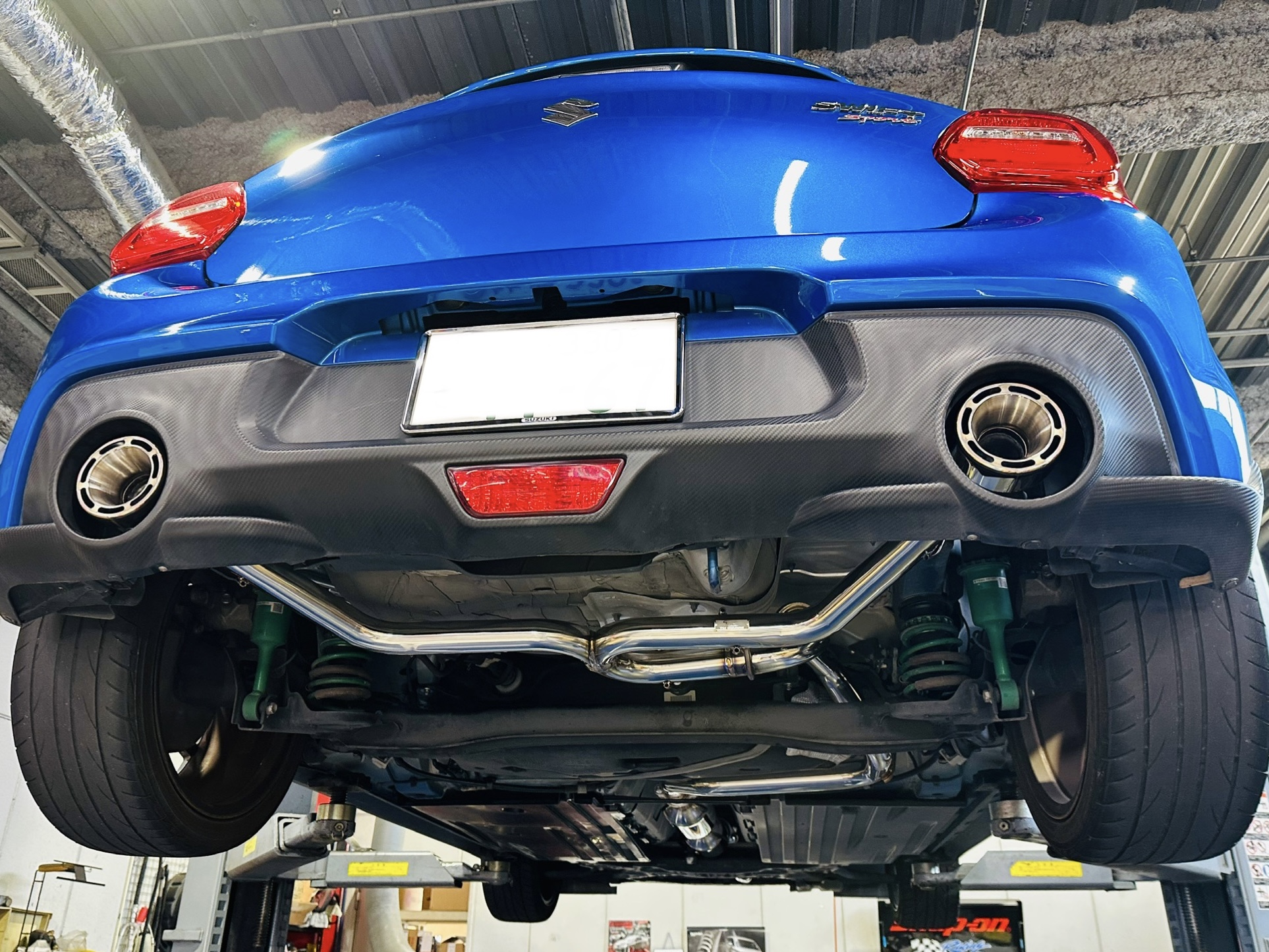 ZC33Sスイスポにマフラー取り付け