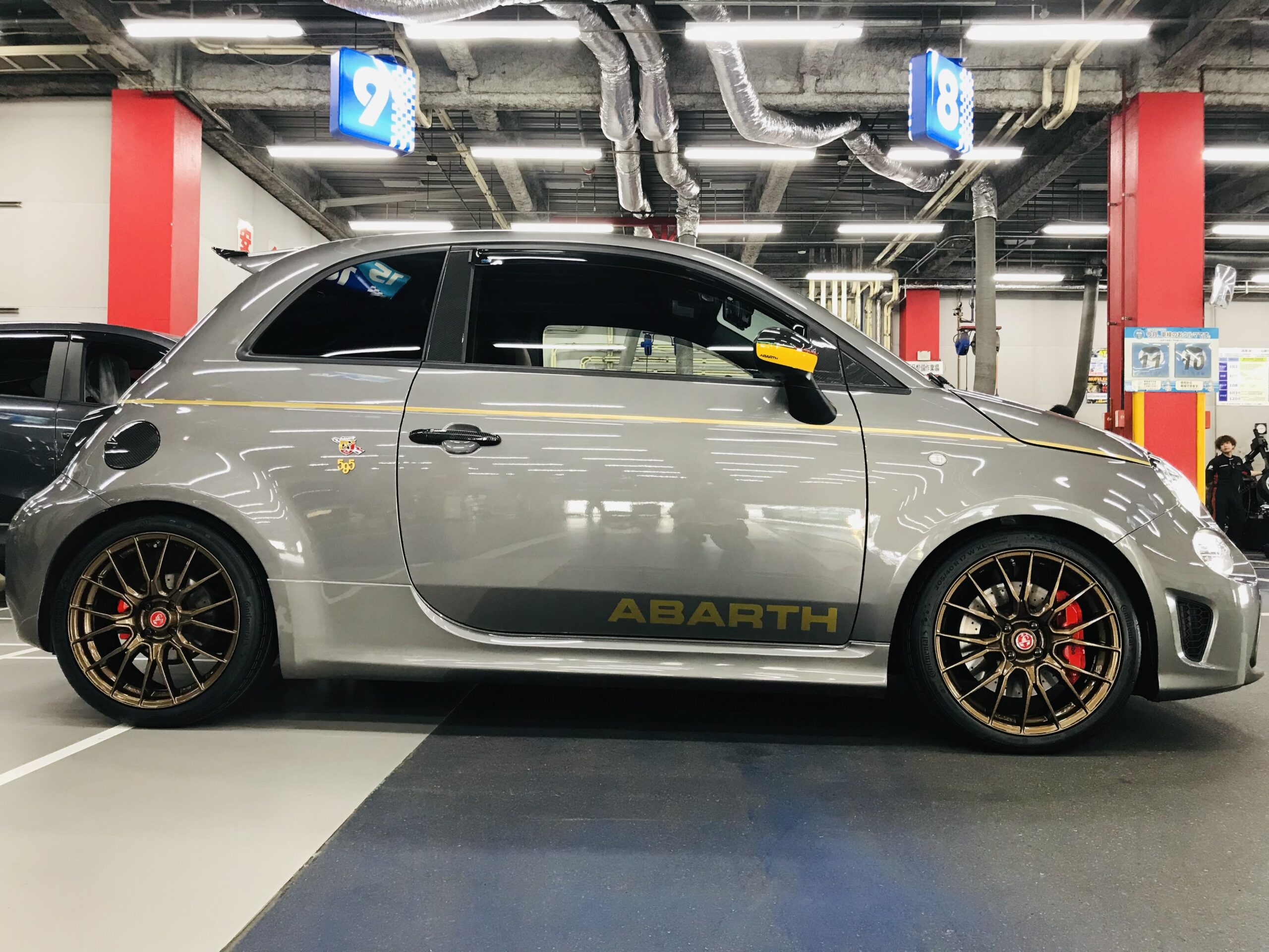 アバルト595にタイヤホイール取り付け
