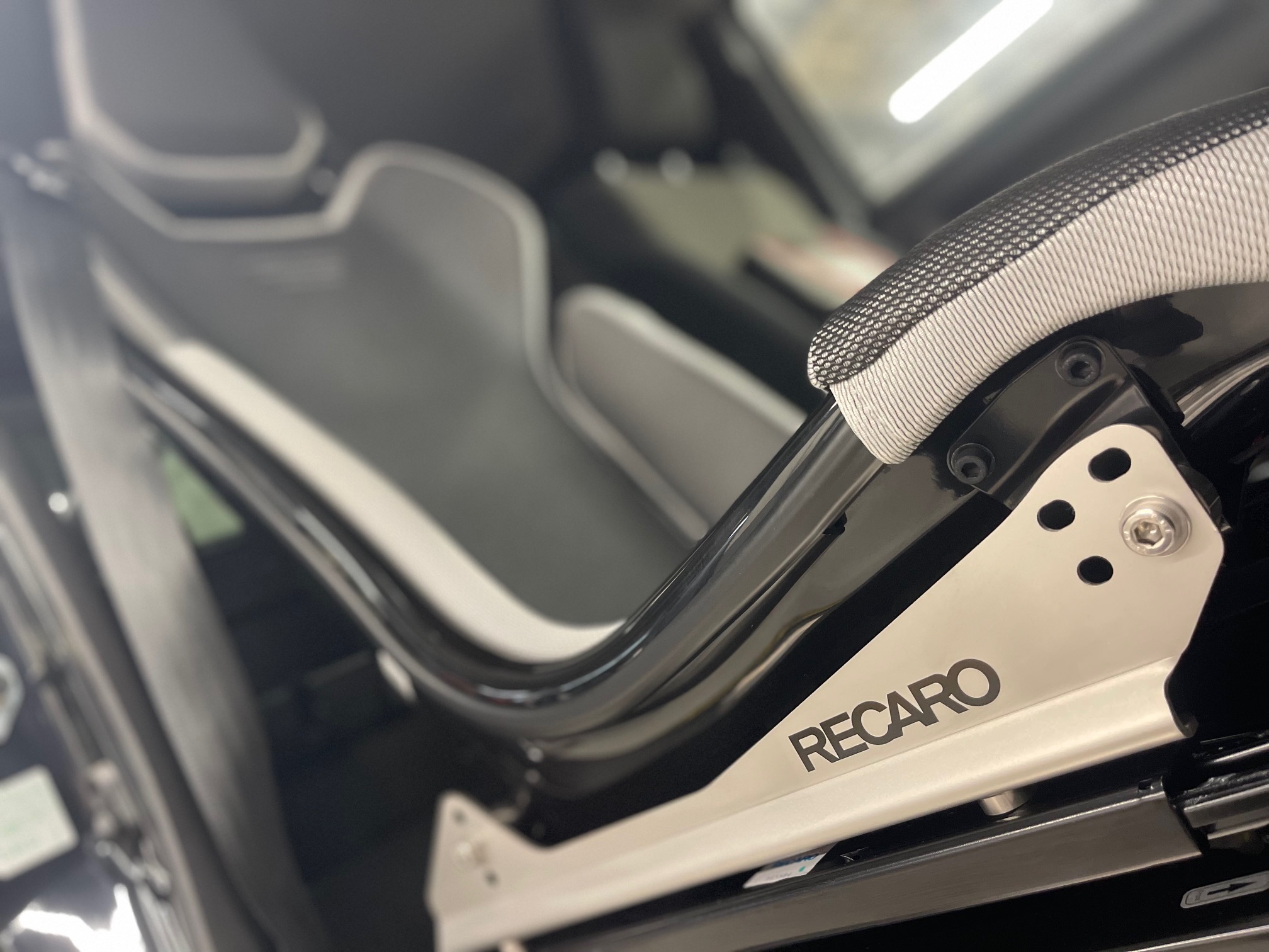 ジムニーシエラ × RECARO RCS+ステンレスサイドアダプター