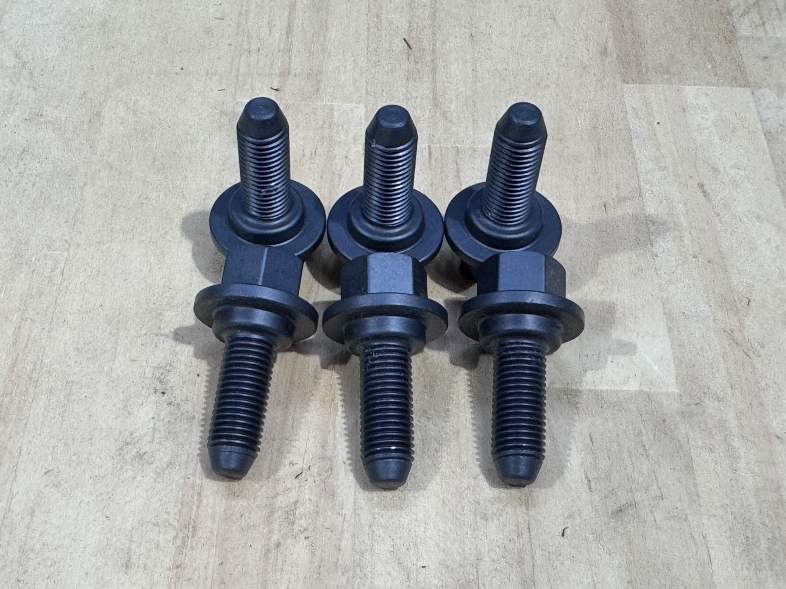 ABARTH595にAPITオリジナルフロント、リヤメンバーボルトセット