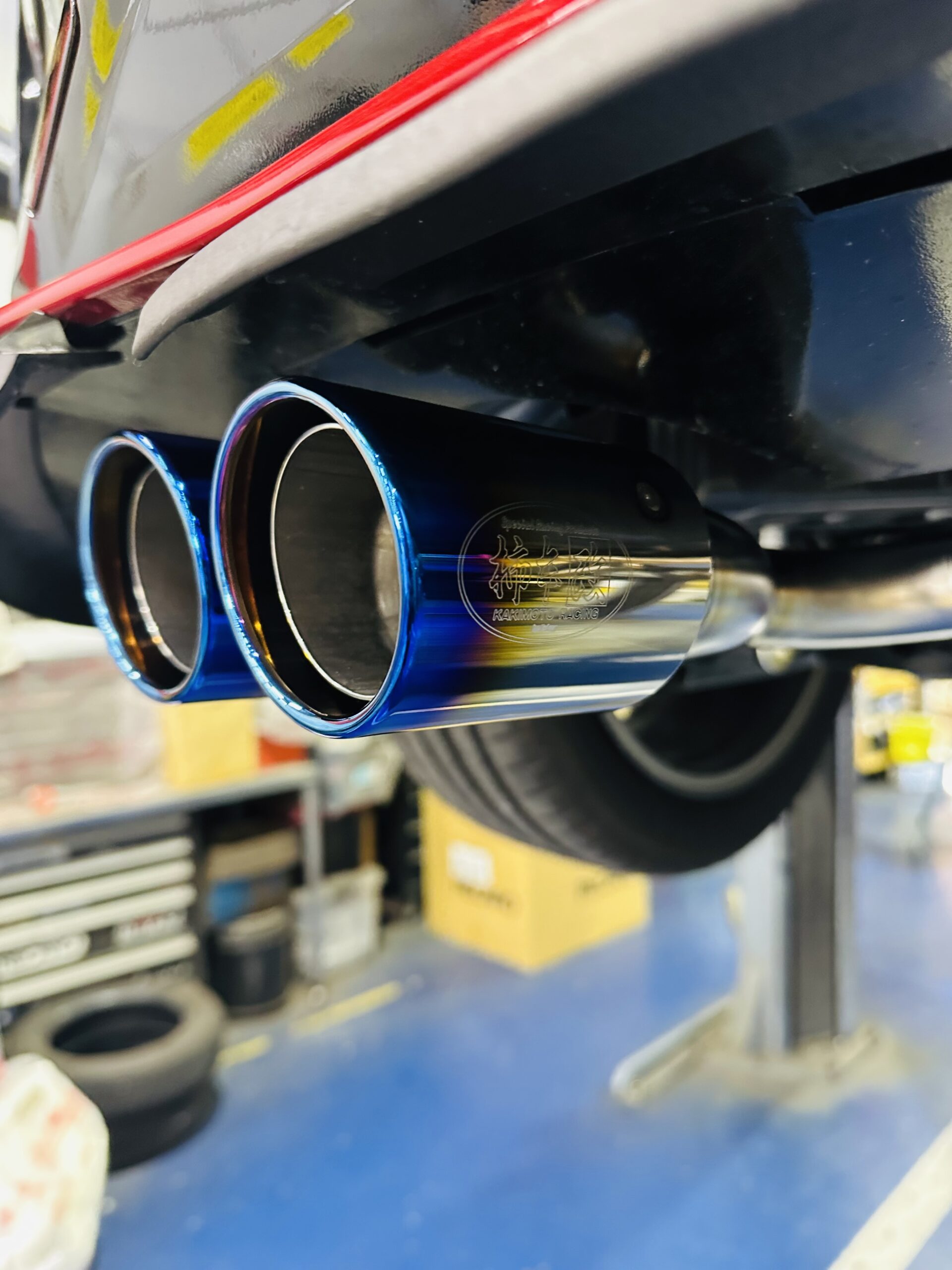 オーラNISMOにマフラー取り付け