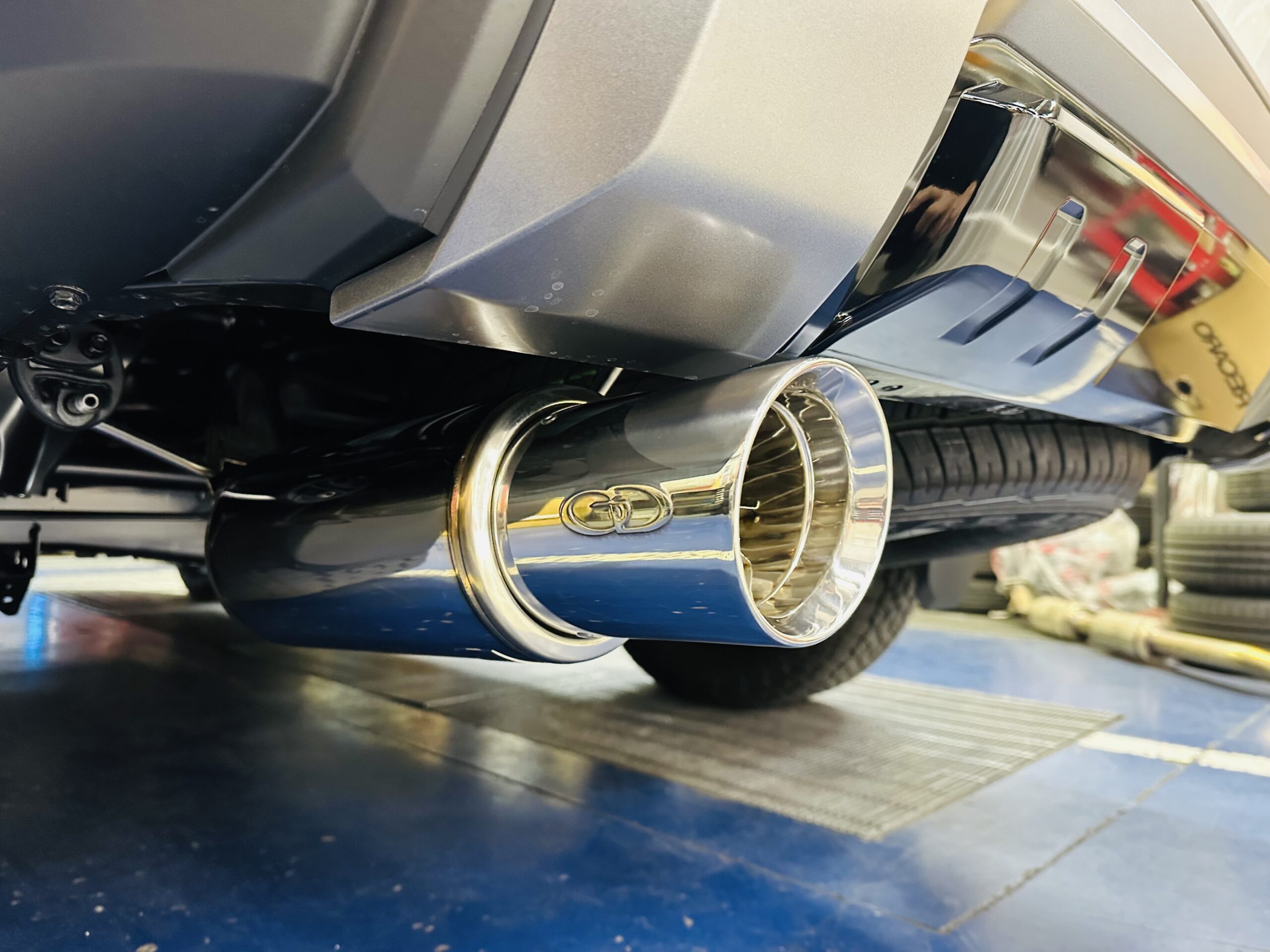 ランクル250にマフラー取り付け