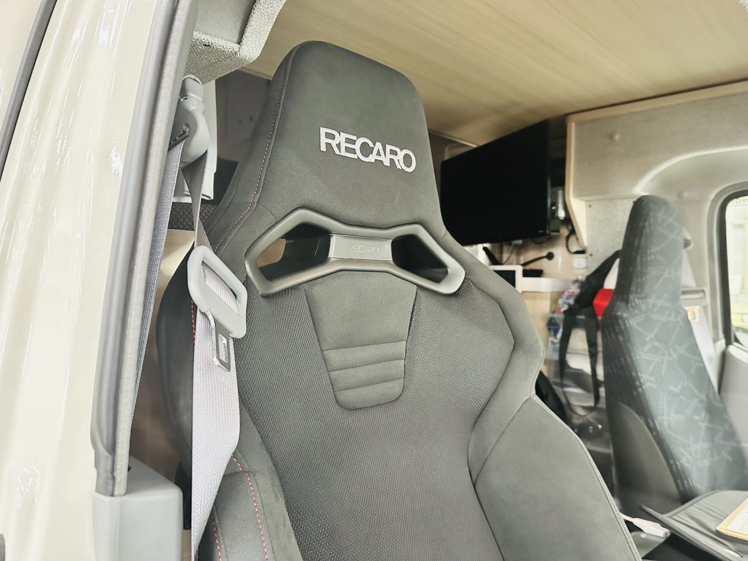 アバルト595 COX ボディダンパー取付 | A PIT AUTOBACS