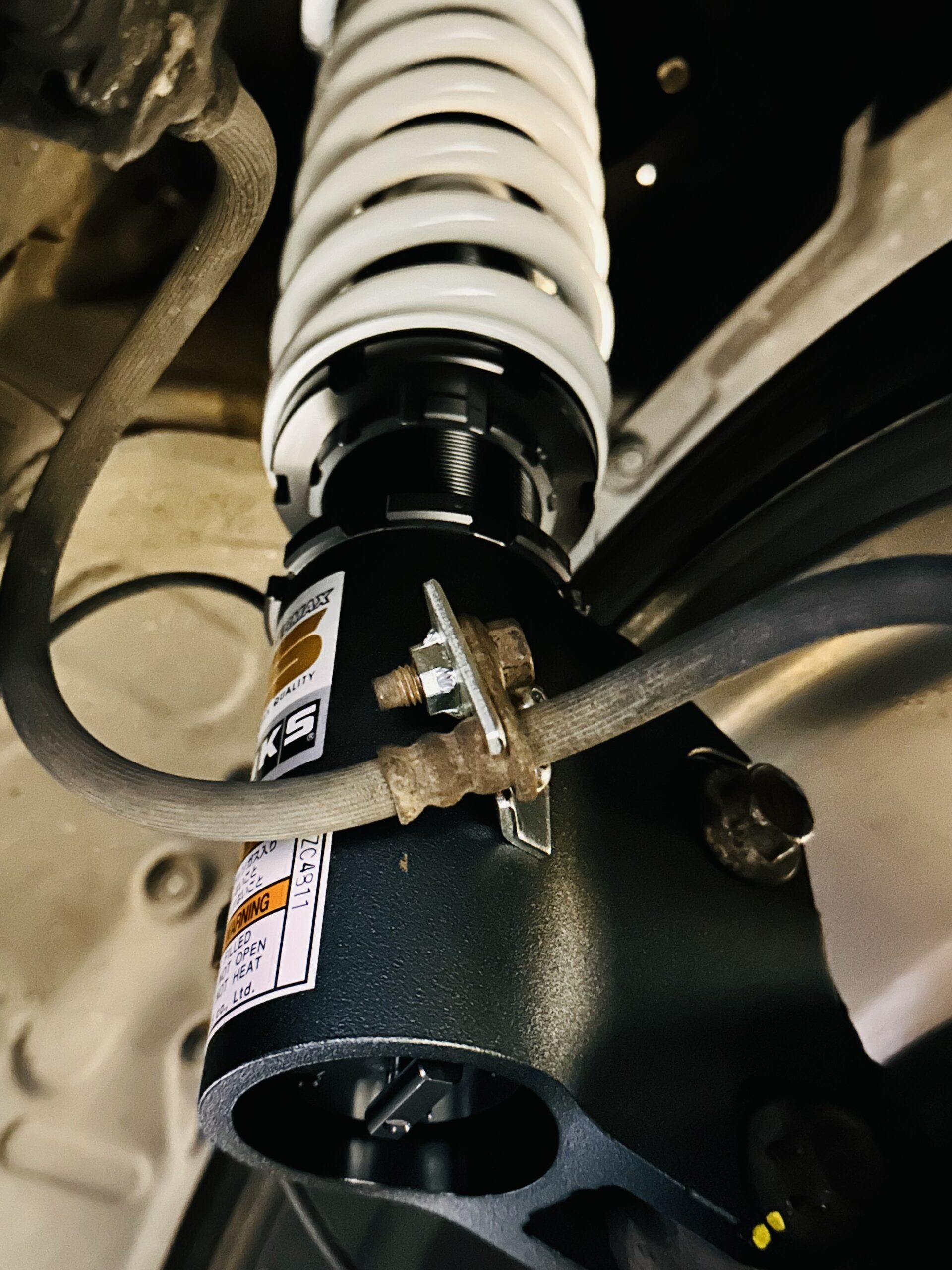 レヴォーグに車高調取り付け