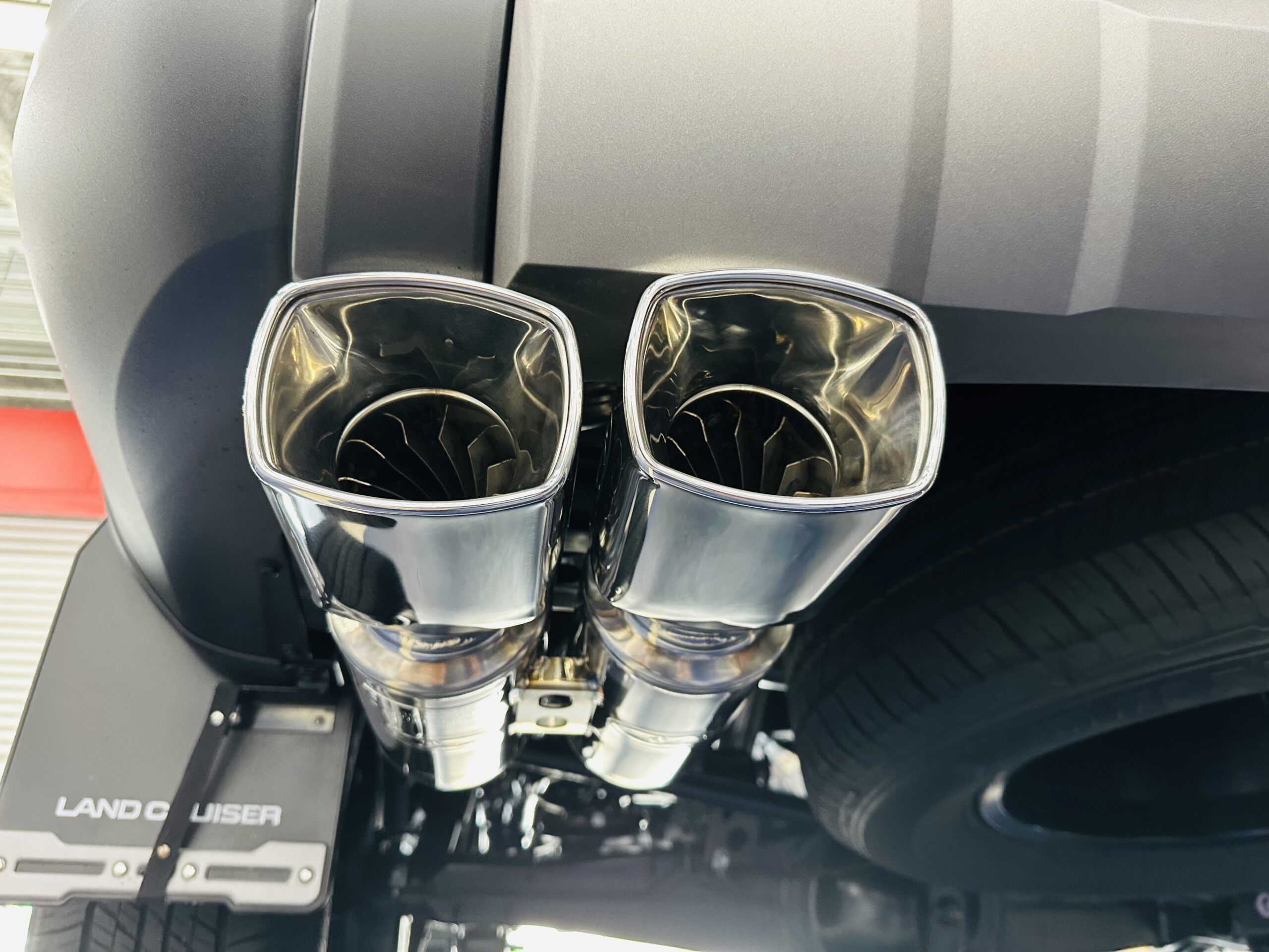 ランクル250にマフラー取り付け