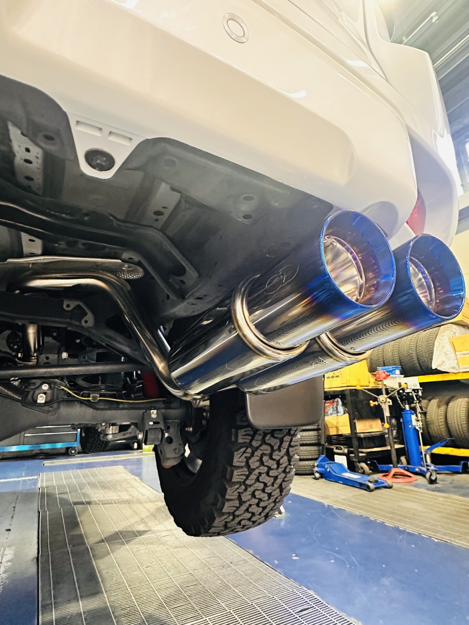 ランクルプラドにマフラー取り付け