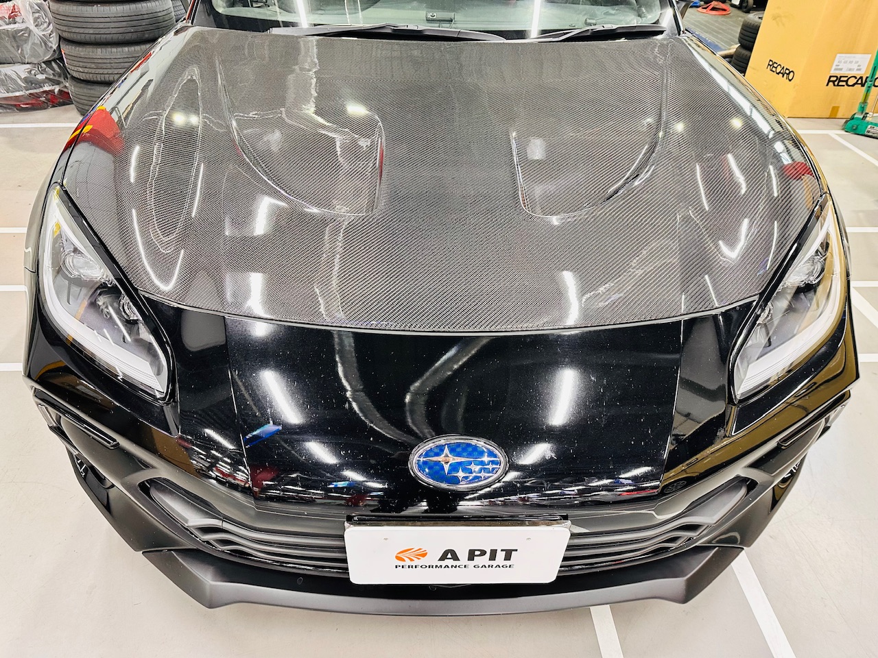 BRZにボンネット取り付け