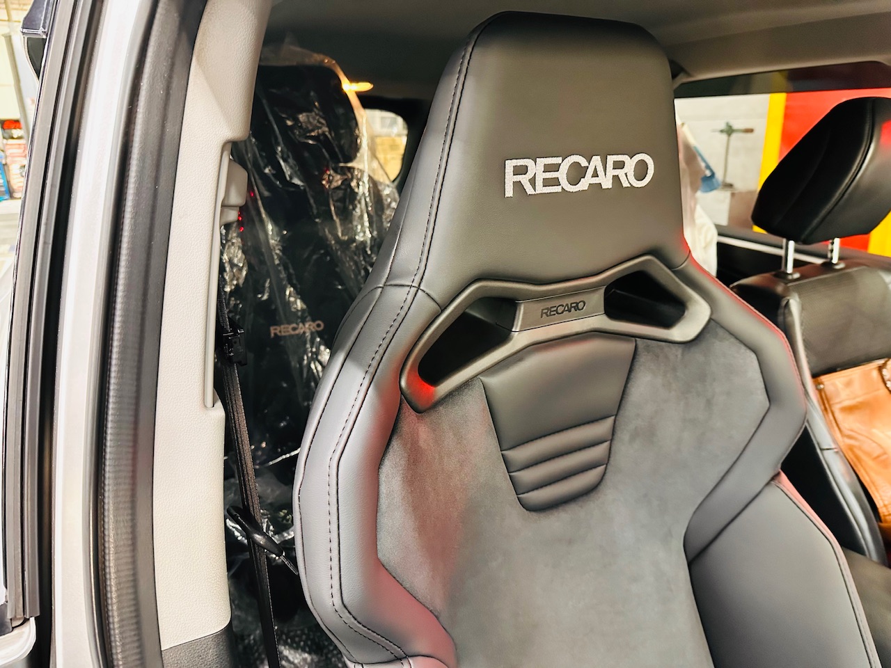 HONDAジェイドにRECARO取り付け