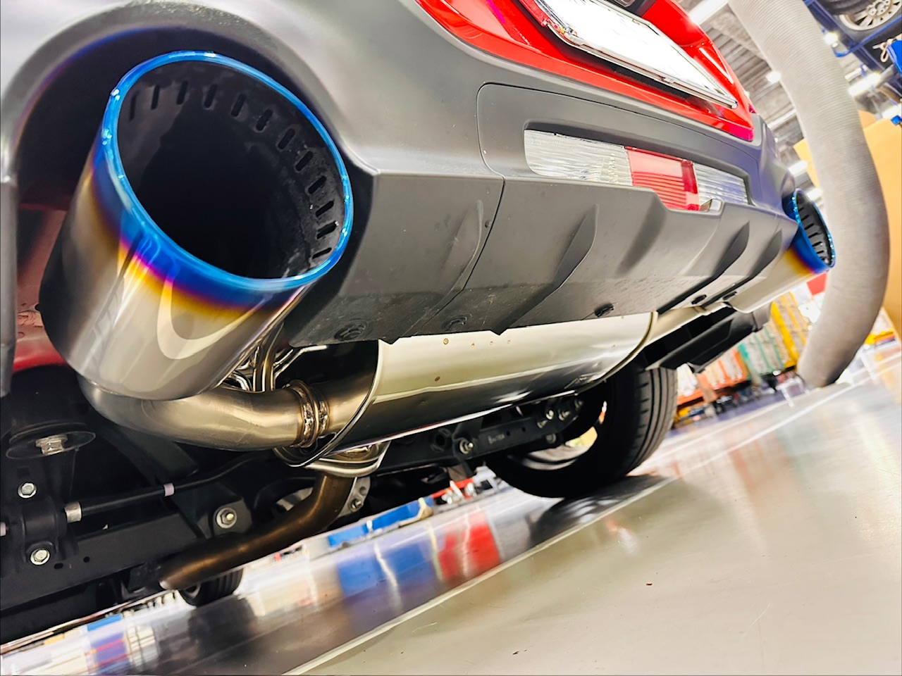 GR86にマフラー取り付け