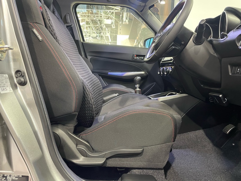 ZC33Sスイフトスポーツ 純正シートローダウン