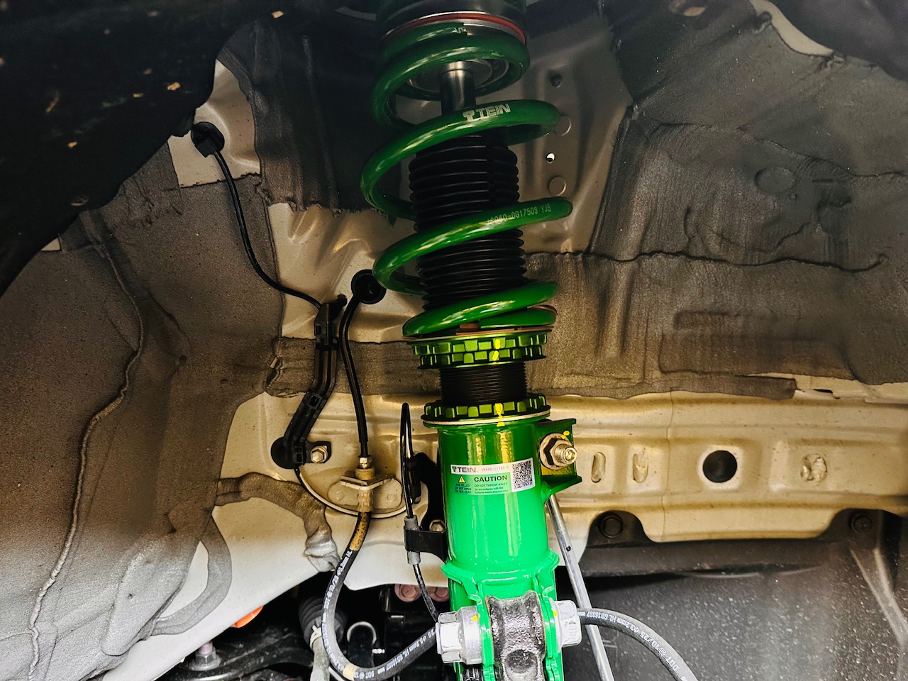 60プリウスに車高調取り付け