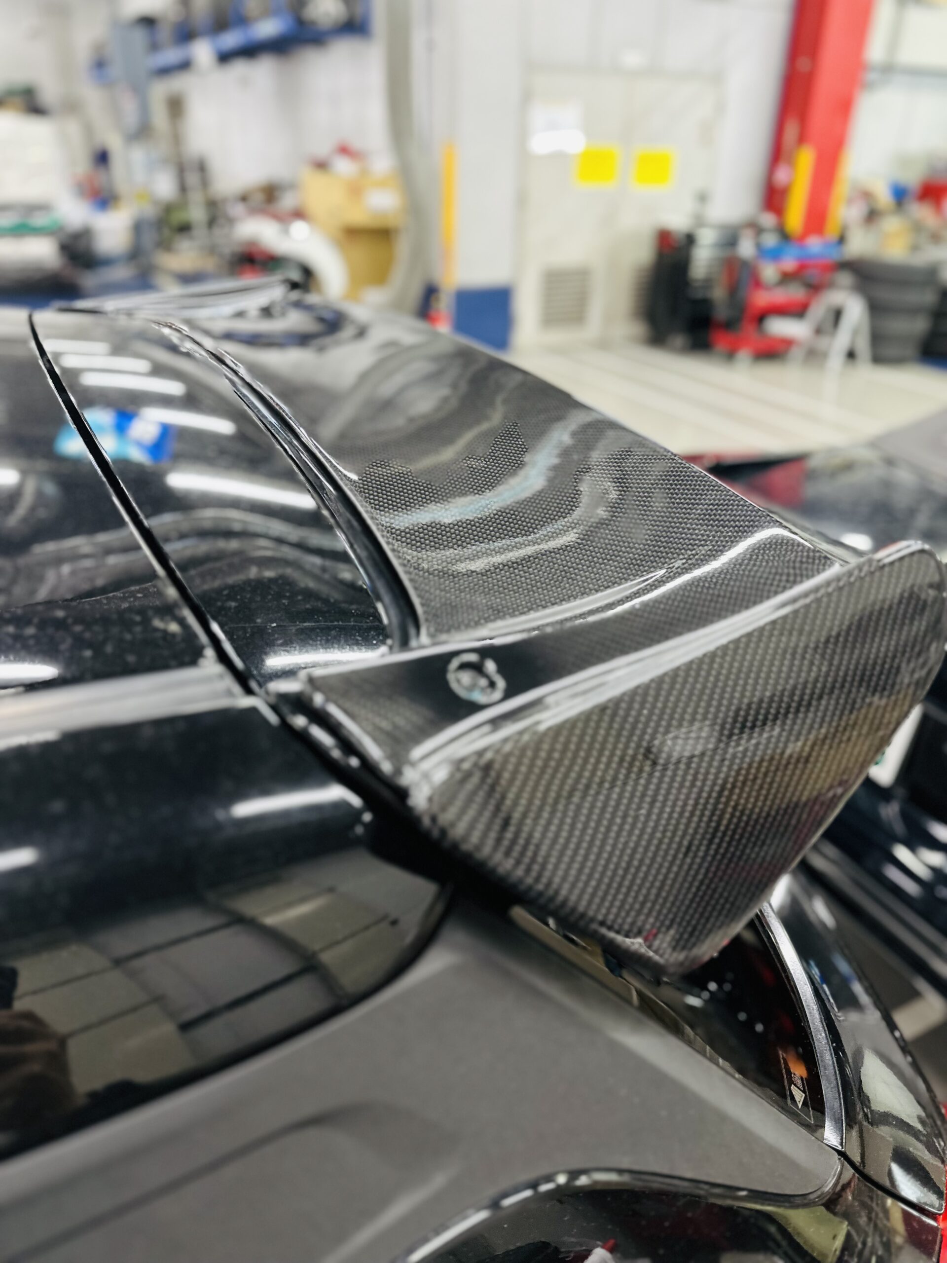 スイスポにリアウィング取り付け