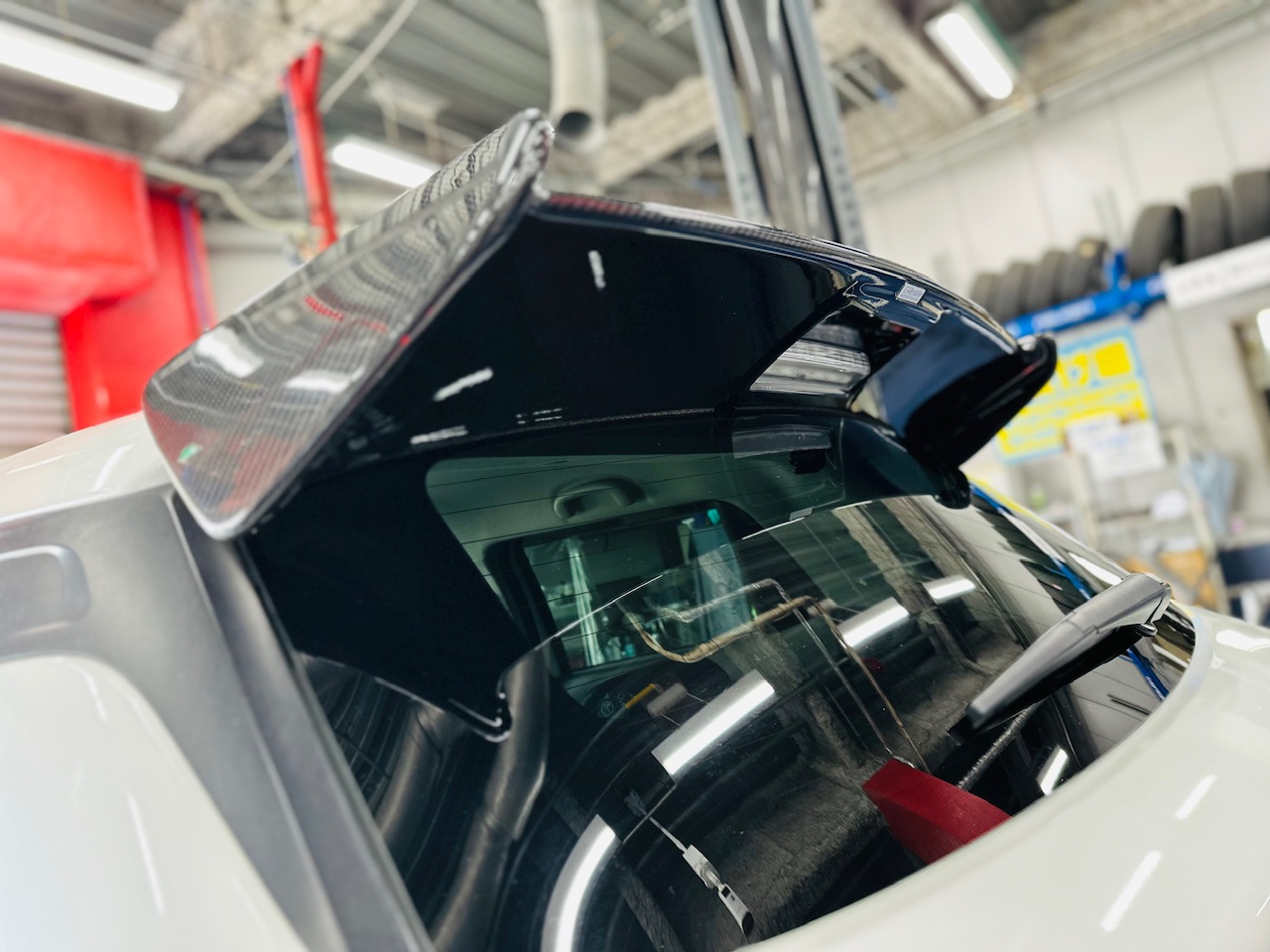 ZC33Sスイスポにリアウィング取り付け