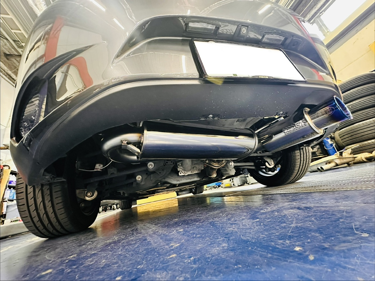 NDロードスターにマフラー取り付け