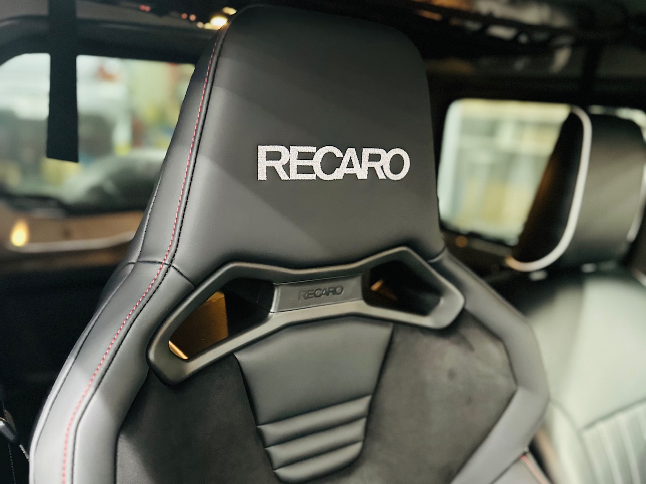 ジムニーシエラにRECARO取り付け
