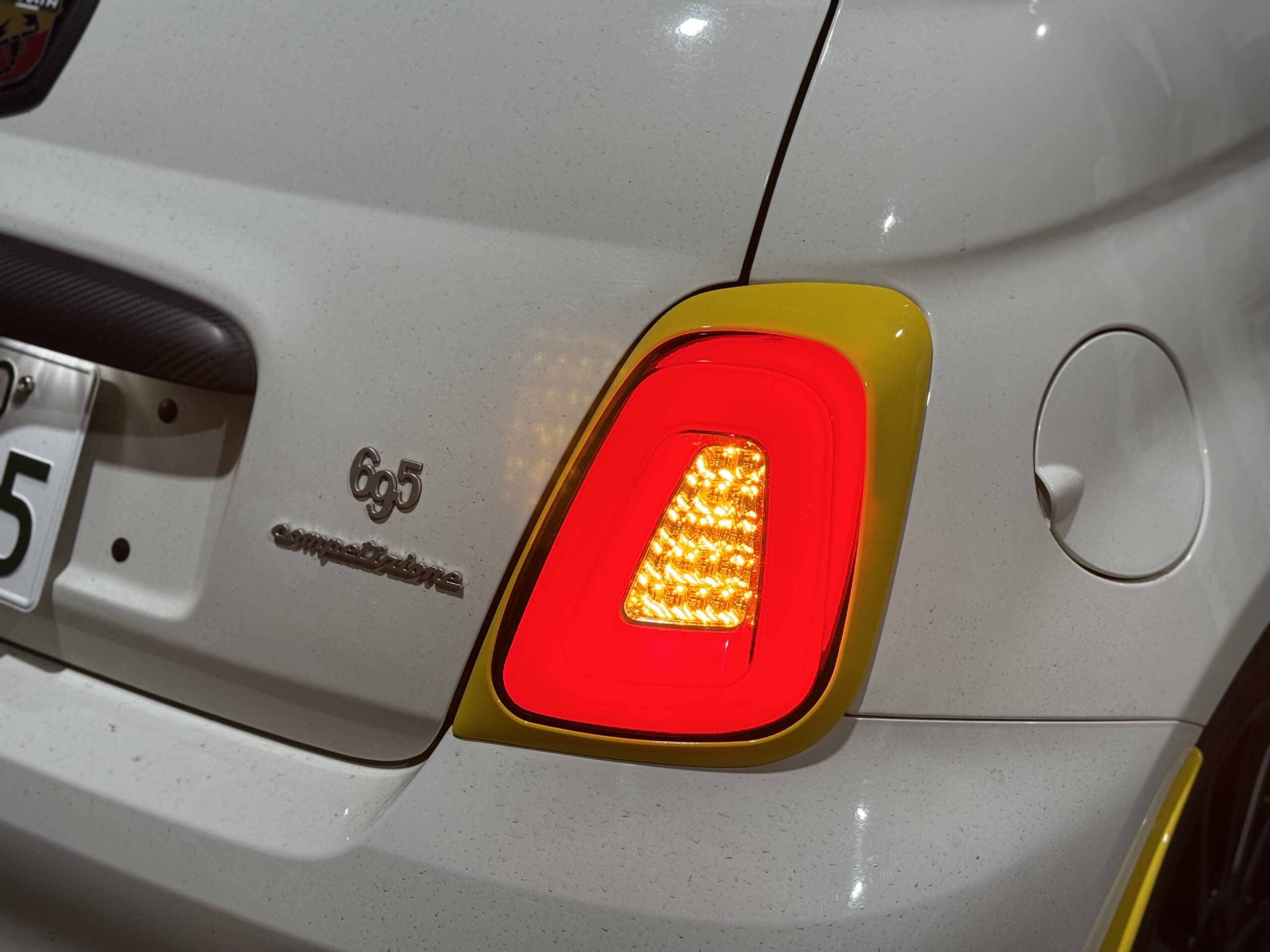 ABARTH 695 LEDテールランプ交換