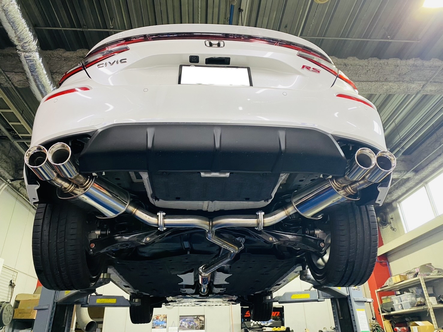 FL1シビックにマフラー取り付け