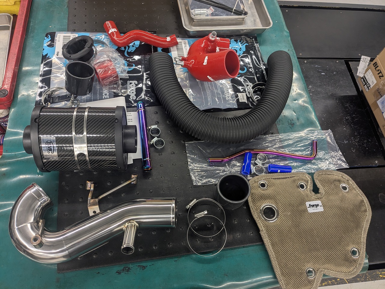 アバルト595×ASSOパフォーマンススロットル＆ブローオフパイプ/BMCエアボックス他