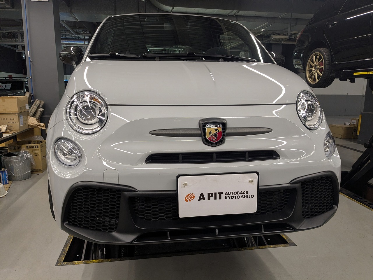 アバルト595×フロントバンパーガーニッシュ