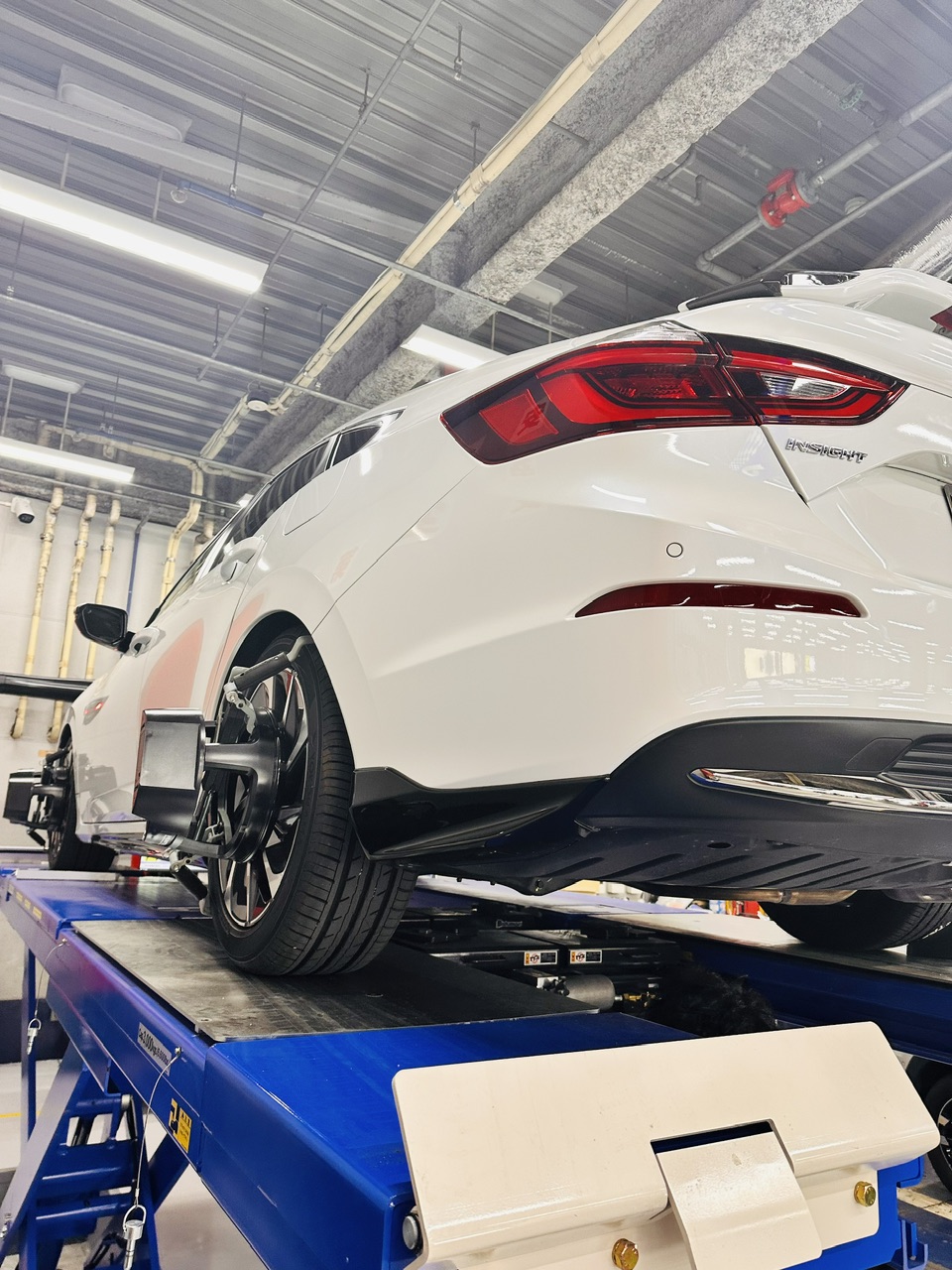 HONDAインサイトアライメント調整中