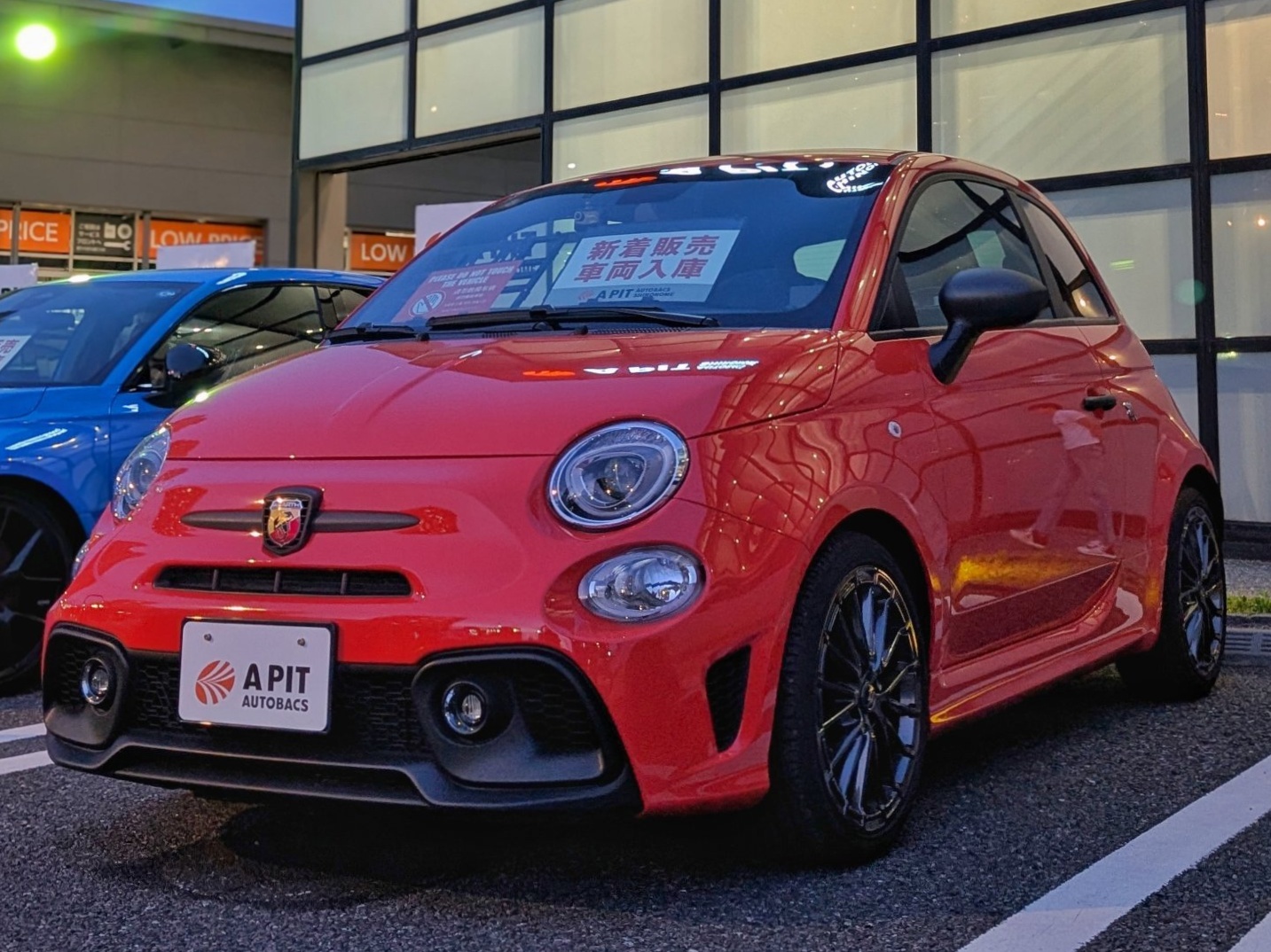販売車両F595が到着